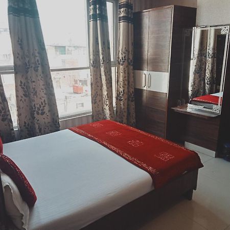 אמריצר Hotel Robin Inn מראה חיצוני תמונה