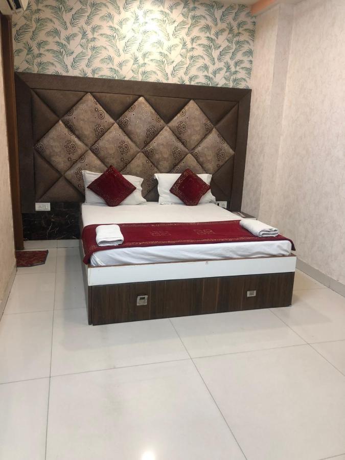 אמריצר Hotel Robin Inn מראה חיצוני תמונה