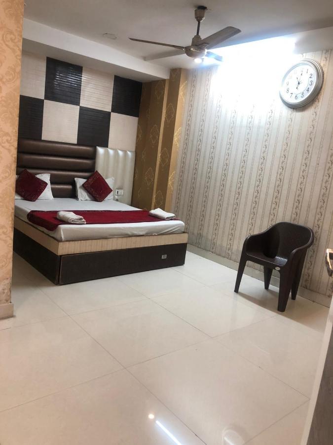 אמריצר Hotel Robin Inn מראה חיצוני תמונה