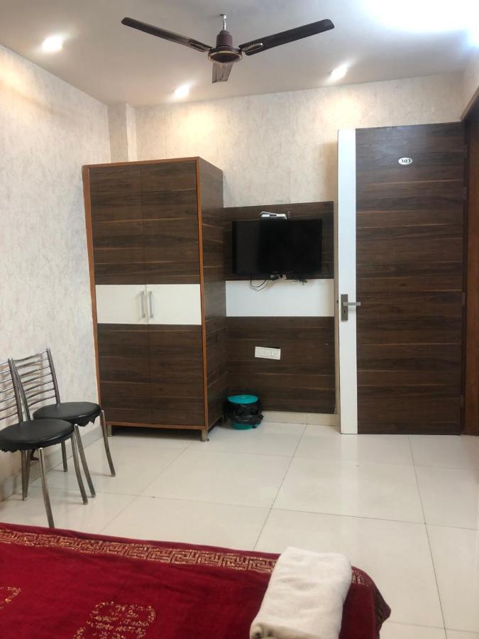 אמריצר Hotel Robin Inn מראה חיצוני תמונה