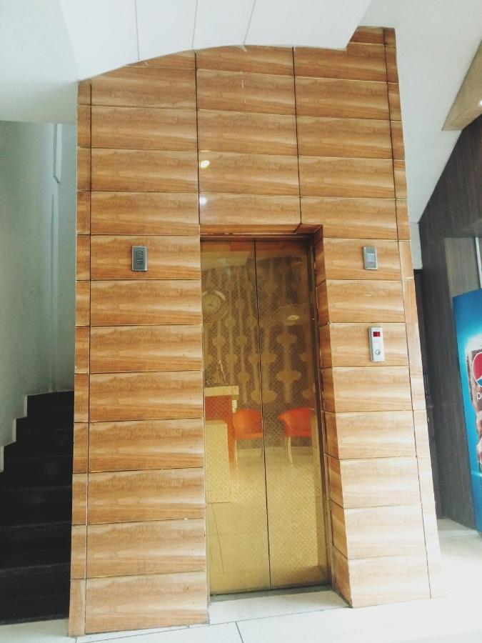 אמריצר Hotel Robin Inn מראה חיצוני תמונה
