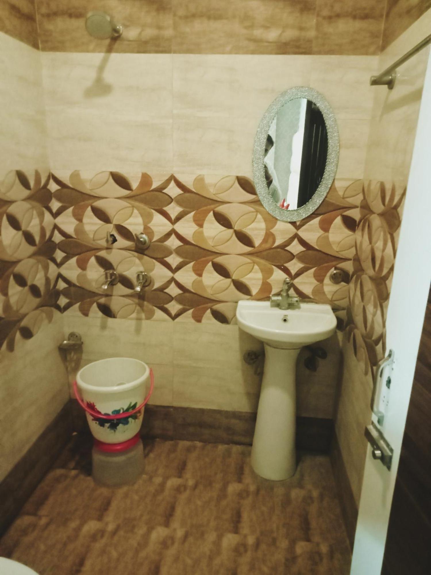 אמריצר Hotel Robin Inn מראה חיצוני תמונה