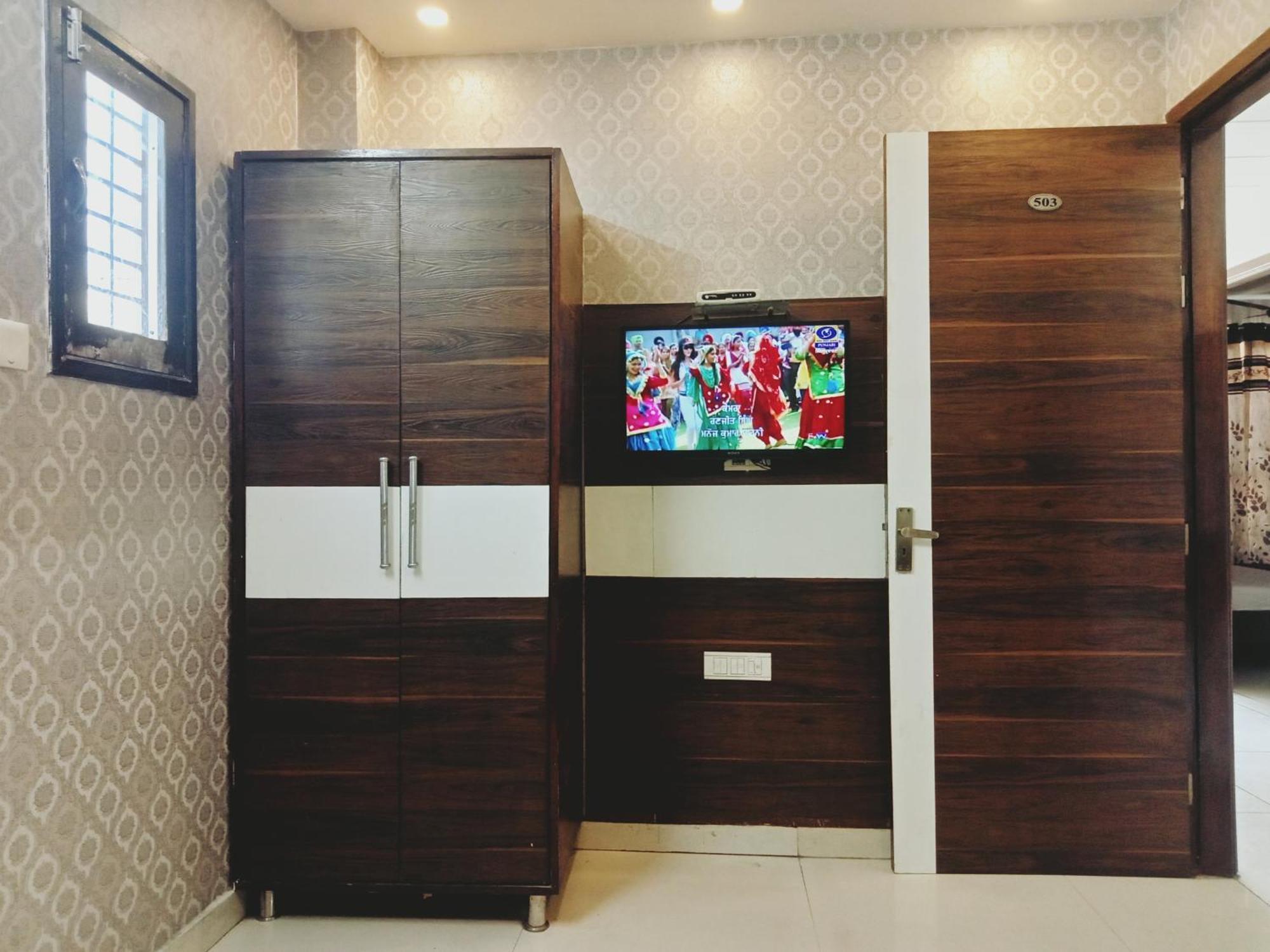 אמריצר Hotel Robin Inn מראה חיצוני תמונה