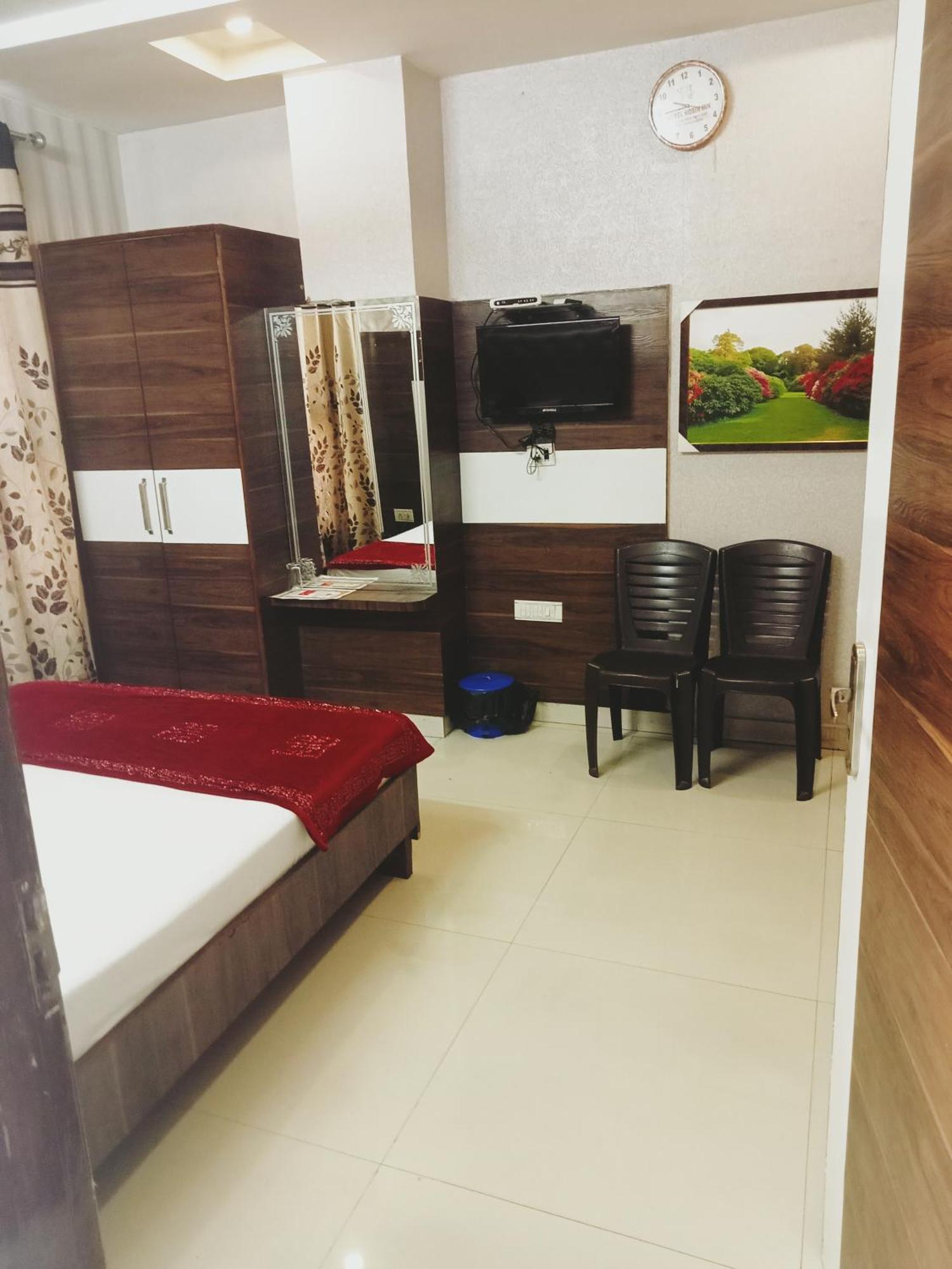 אמריצר Hotel Robin Inn מראה חיצוני תמונה