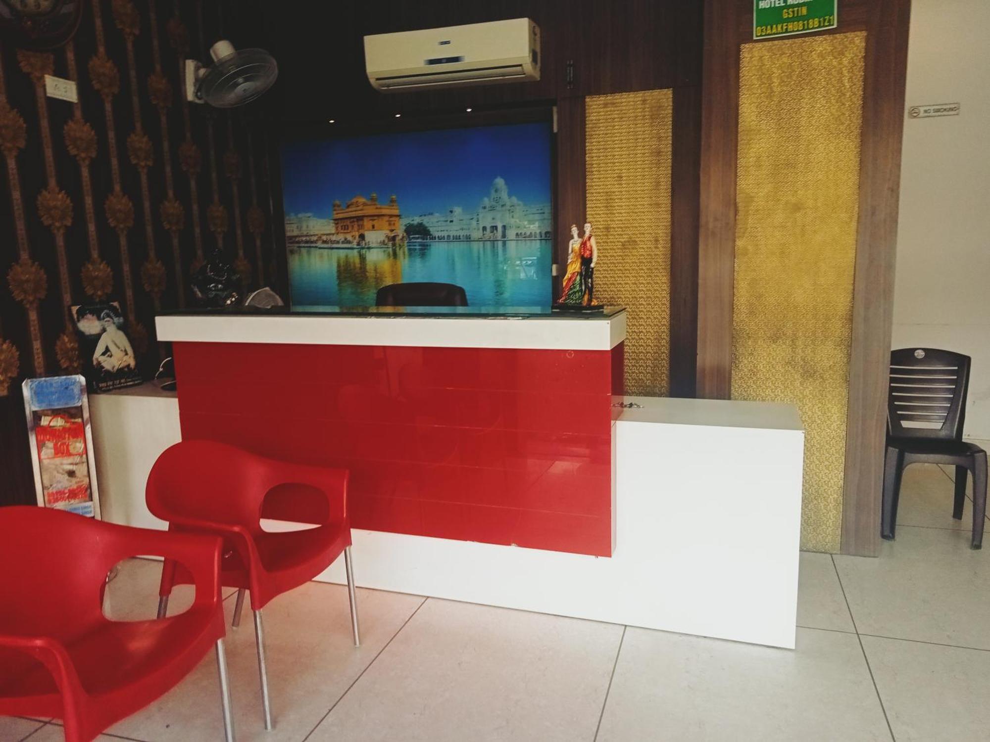 אמריצר Hotel Robin Inn מראה חיצוני תמונה